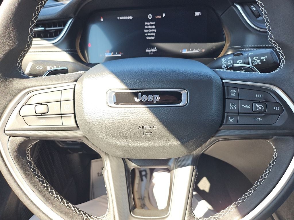 2025 Jeep Grand Cherokee GRAND CHEROKEE LAREDO X 4X2