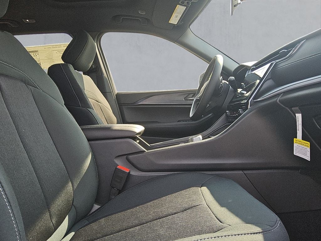 2025 Jeep Grand Cherokee GRAND CHEROKEE LAREDO X 4X2