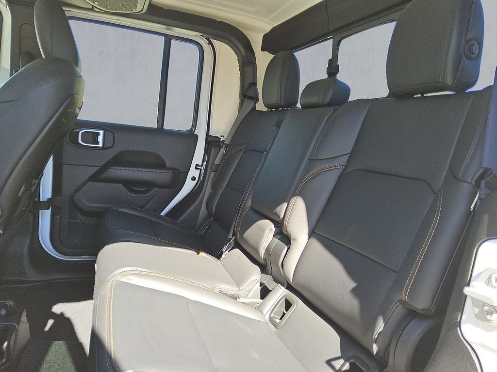 2026 Jeep Gladiator GLADIATOR SAHARA 4X4