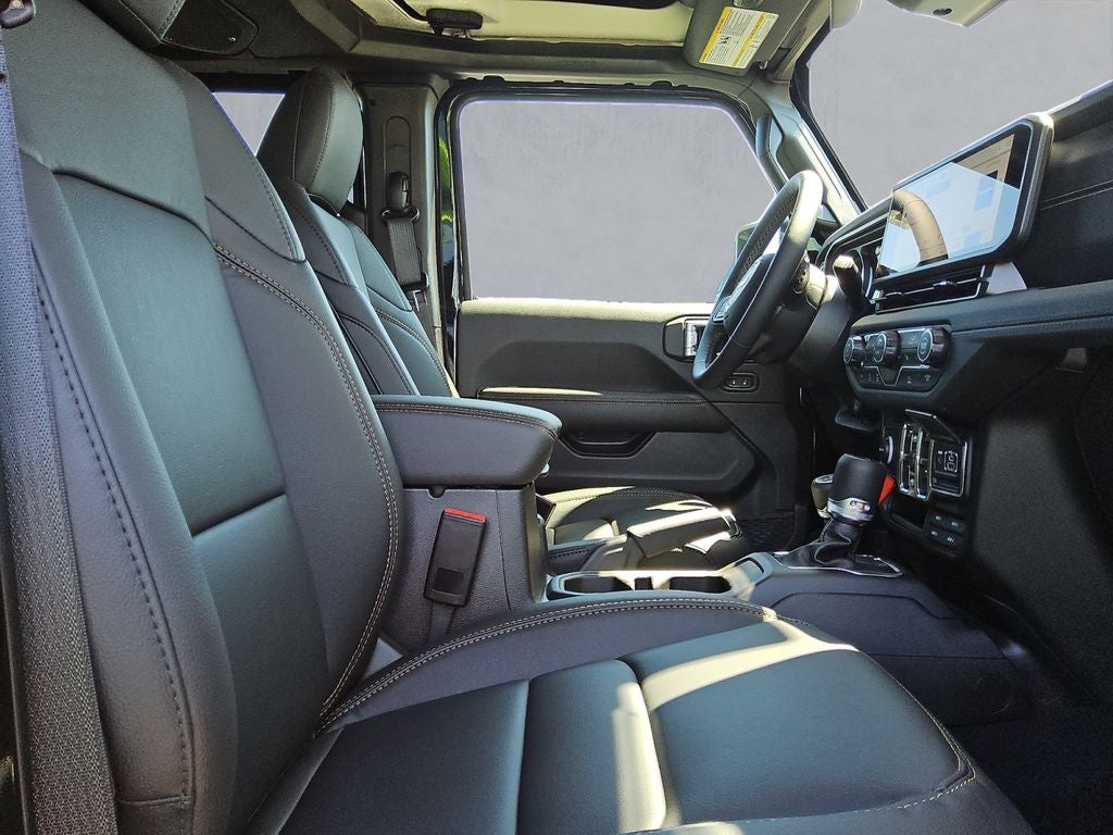 2026 Jeep Gladiator GLADIATOR SAHARA 4X4