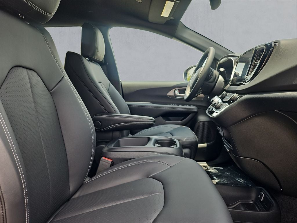 2025 Chrysler Voyager VOYAGER LX