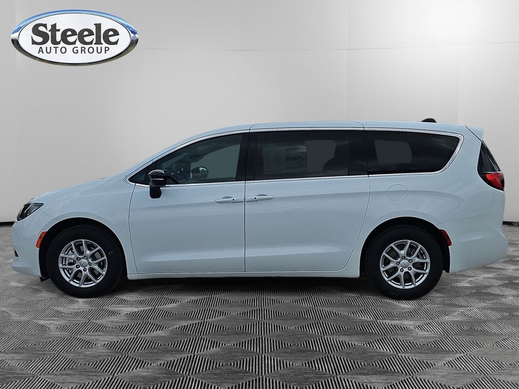 2025 Chrysler Voyager VOYAGER LX