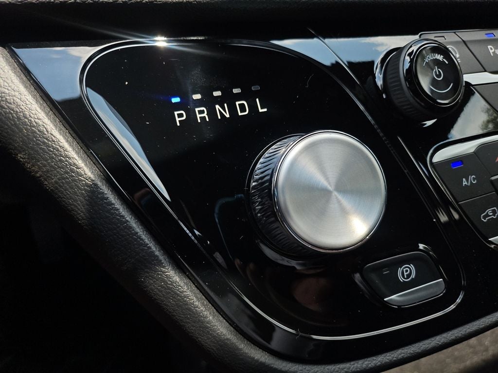 2025 Chrysler Voyager VOYAGER LX