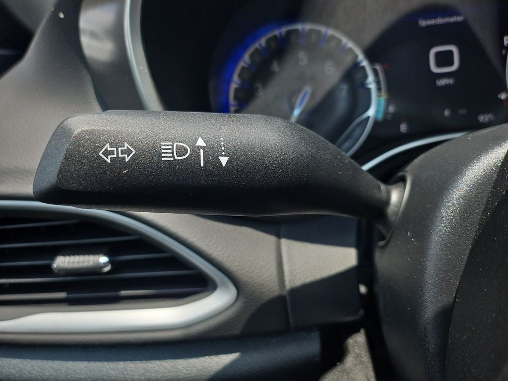 2025 Chrysler Voyager VOYAGER LX