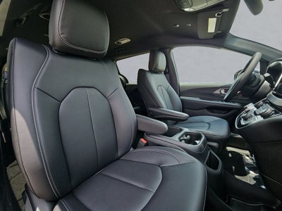 2025 Chrysler Voyager VOYAGER LX