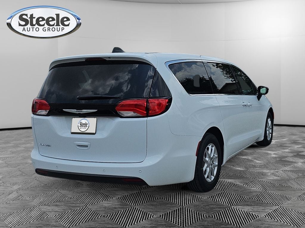 2025 Chrysler Voyager VOYAGER LX