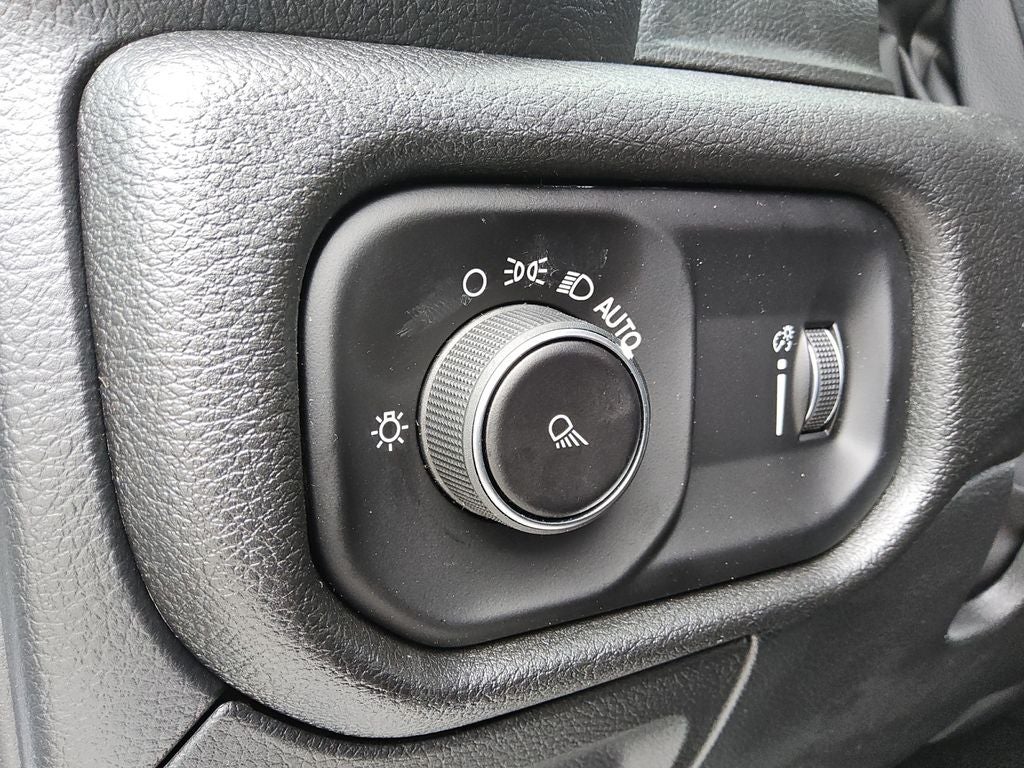 2026 RAM Ram 1500 RAM 1500 TRADESMAN CREW CAB 4X4 5'7' BOX