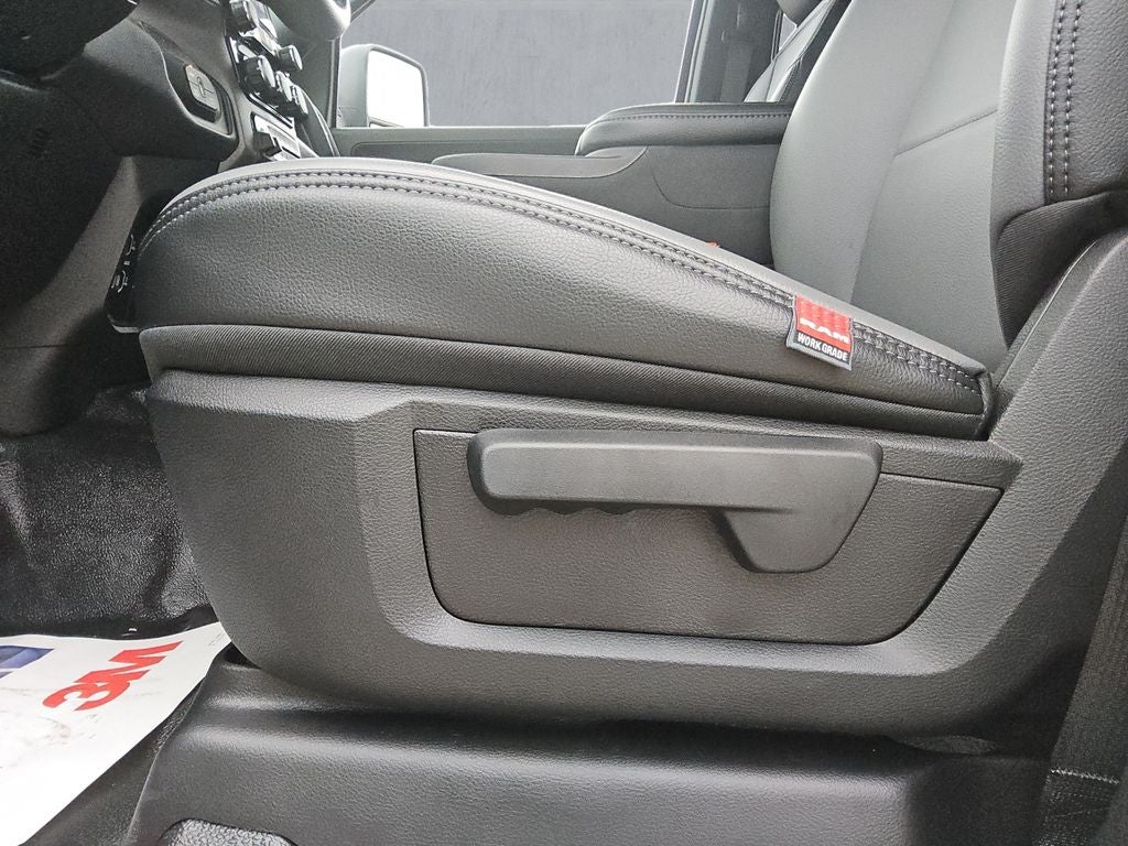 2026 RAM Ram 5500 Chassis Cab RAM 5500 TRADESMAN CHASSIS CREW CAB 4X4 84' CA