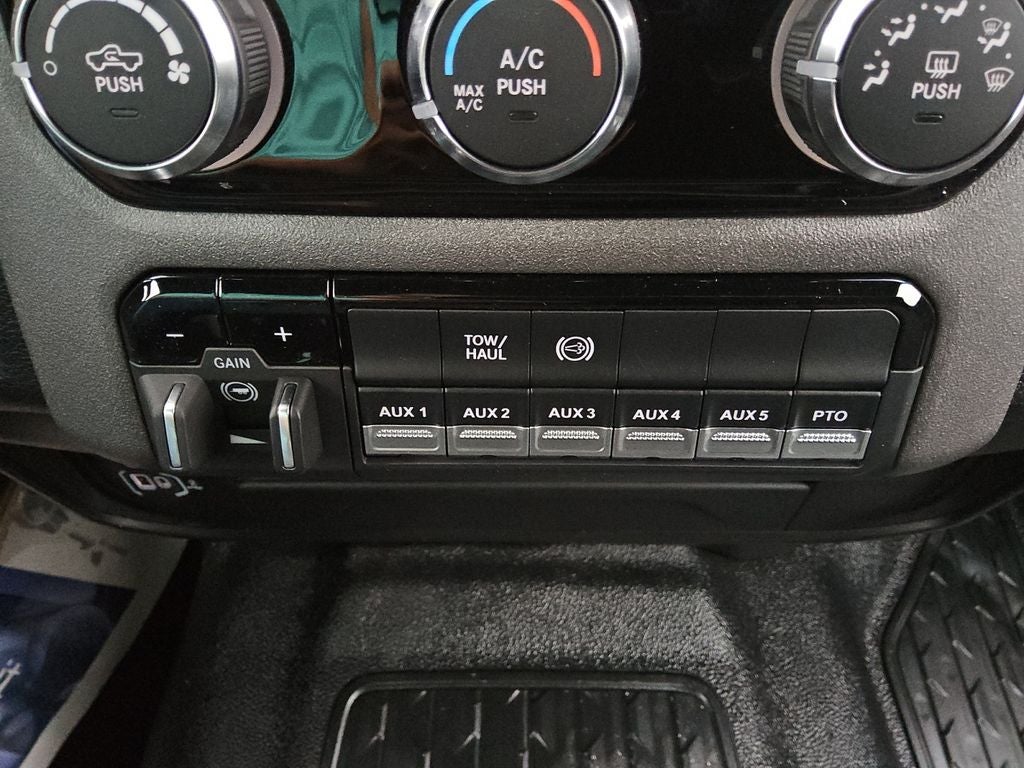 2026 RAM Ram 5500 Chassis Cab RAM 5500 TRADESMAN CHASSIS CREW CAB 4X4 84' CA