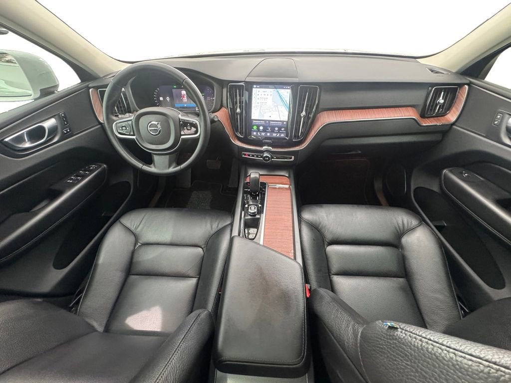 2023 Volvo XC60 Recharge Plug-In Hybrid T8 Plus Bright Theme