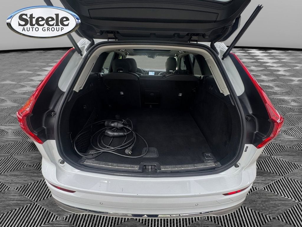 2023 Volvo XC60 Recharge Plug-In Hybrid T8 Plus Bright Theme