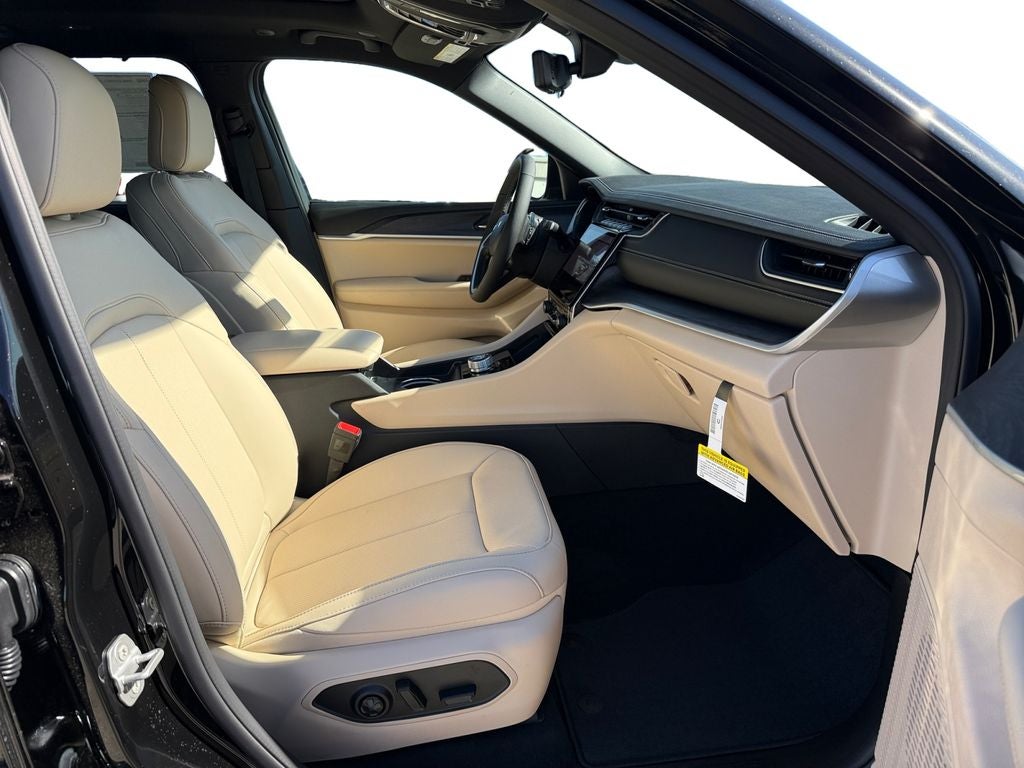 2025 Jeep Grand Cherokee GRAND CHEROKEE L LIMITED 4X2