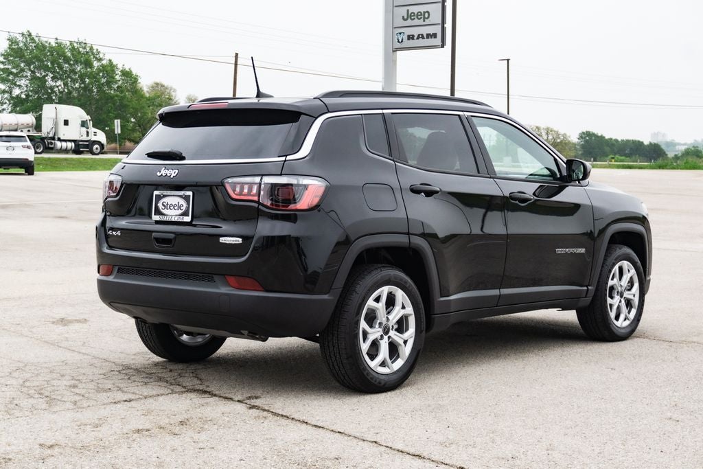 2025 Jeep Compass COMPASS LATITUDE 4X4