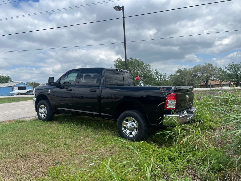 2024 RAM 3500 Tradesman Crew Cab 4x4 6'4' Box