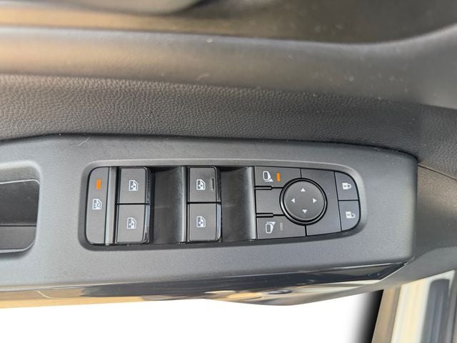 2023 Nissan Pathfinder SV