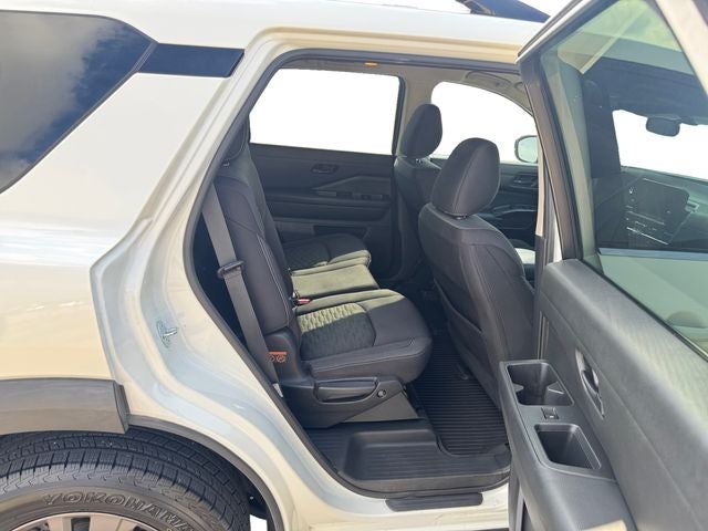 2023 Nissan Pathfinder SV